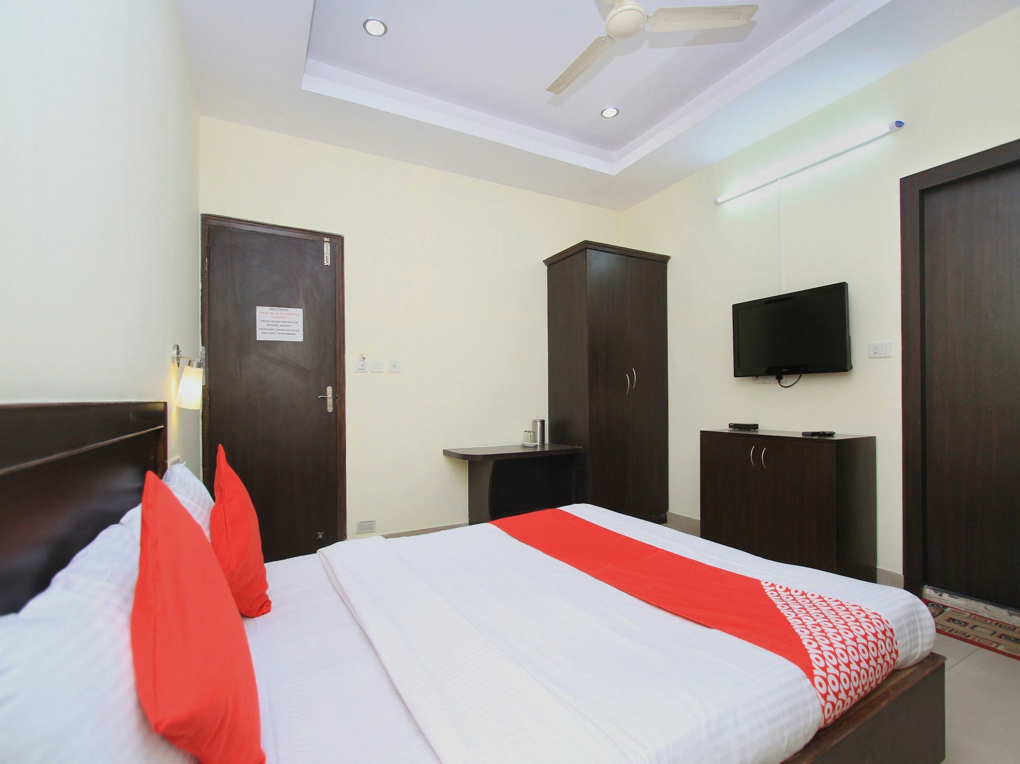 Oyo 345 Hotel Red Mount Aquilla Бангалор Экстерьер фото