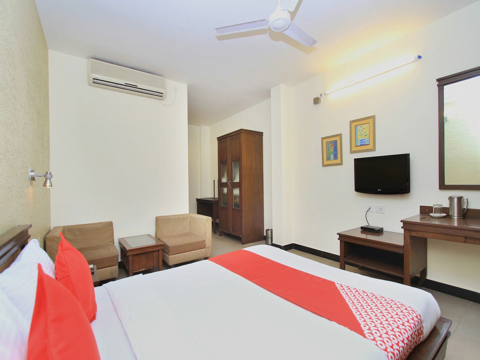 Oyo 345 Hotel Red Mount Aquilla Бангалор Экстерьер фото